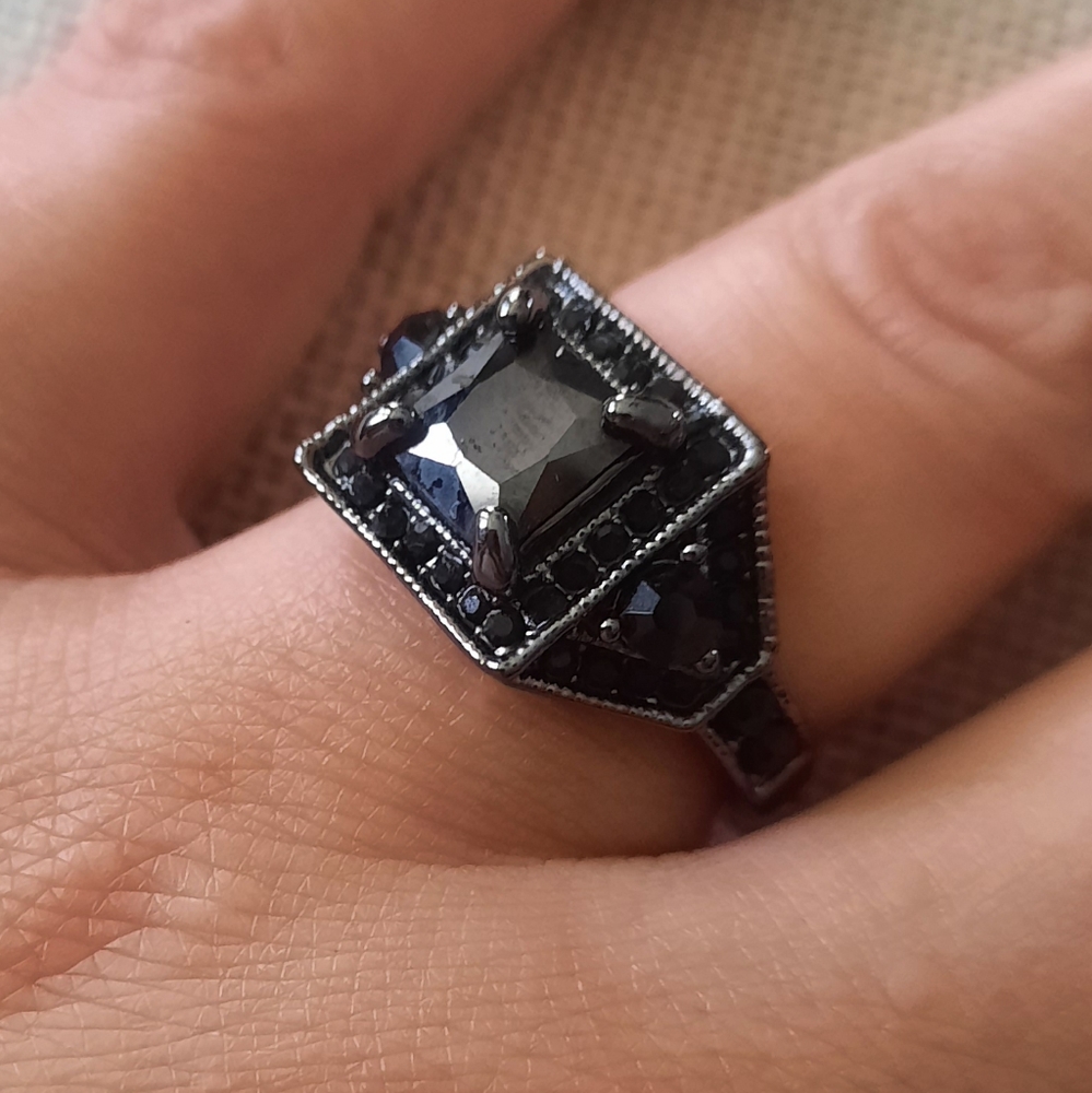 Sz 7 black on black ring
